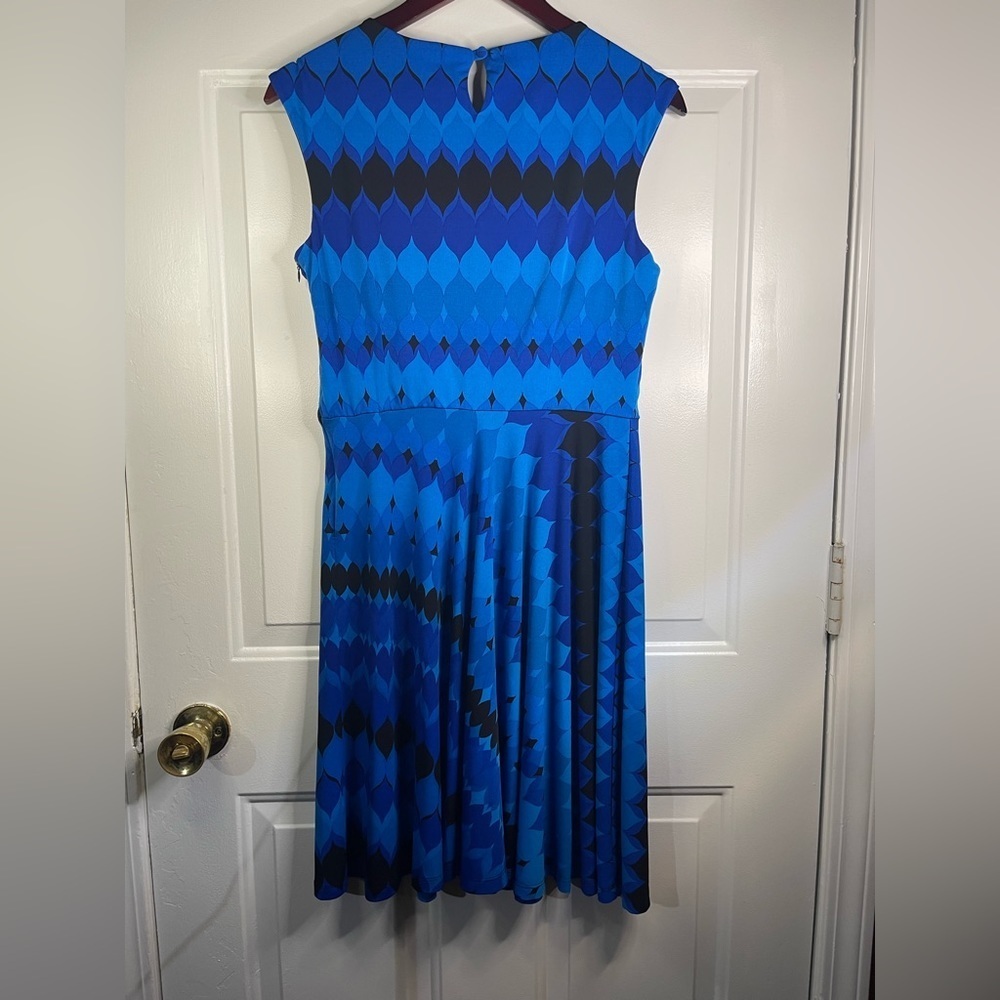 R & K fit and flare sleeveless blue striped dress. - Picture 7 of 10